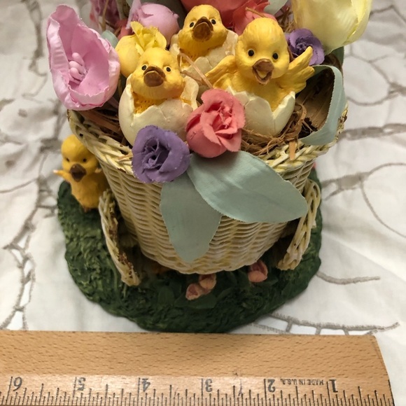 Vintage Vtg Easter Bunny Figurine with Basket of Flowers and Chicks - Picture 8 of 8
